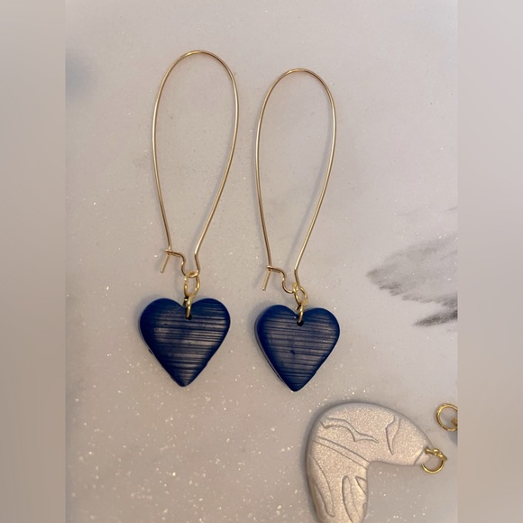 Blue and white grey earring clay handmade womens two pairs of charms hearts - Picture 4 of 5